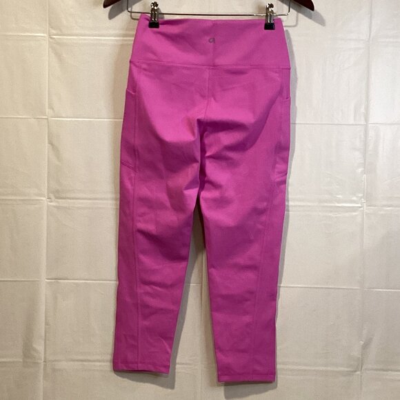 GapFit Women's Cropped Legging - Picture 6 of 7